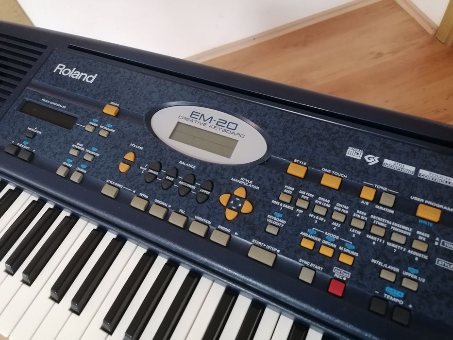 Roland EM-20 ROLAND EM-10 pian orga sintetis
