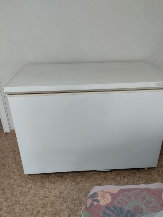 Морозильная камера " Бирюса" в хорошем состоянии, нормально морозит.