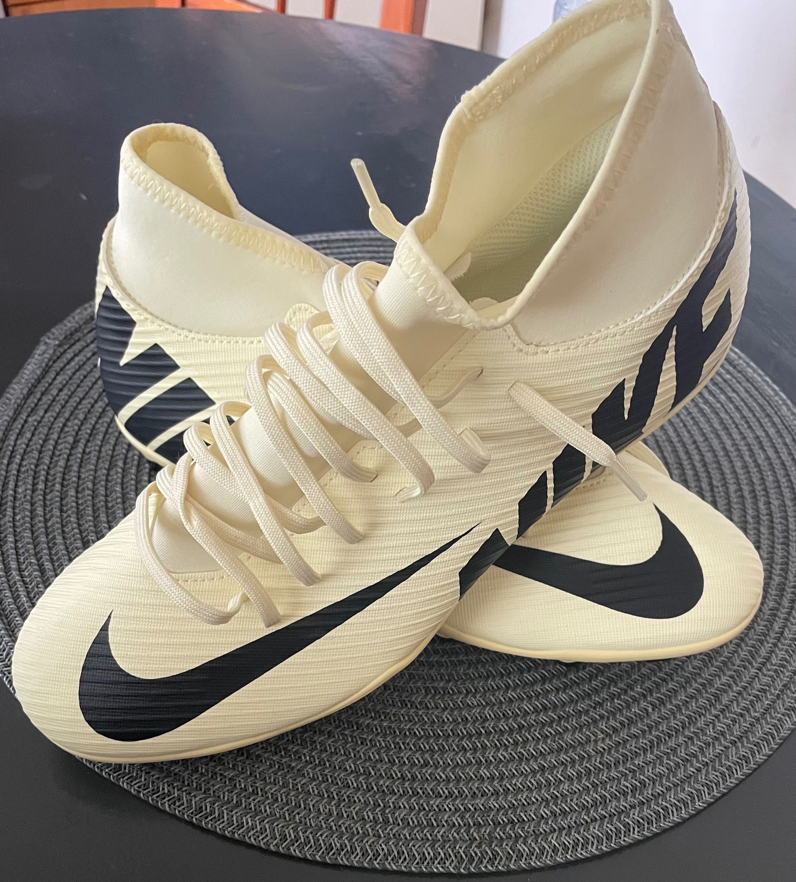 Футболни обувки Nike mercurial