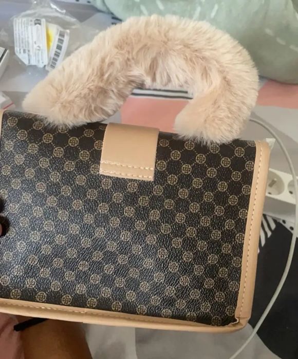 дамска чанта с пух