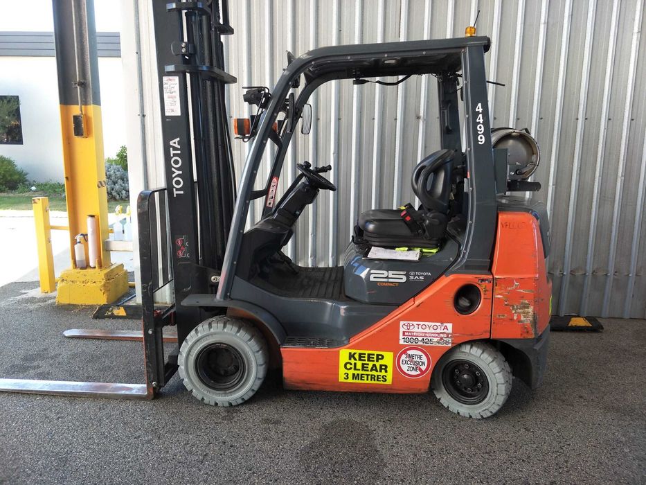 SOLIDEAL anvelope pline pentru stivuitoare cu montaj