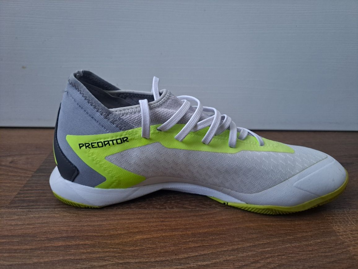 Обувки за зала Adidas Predator