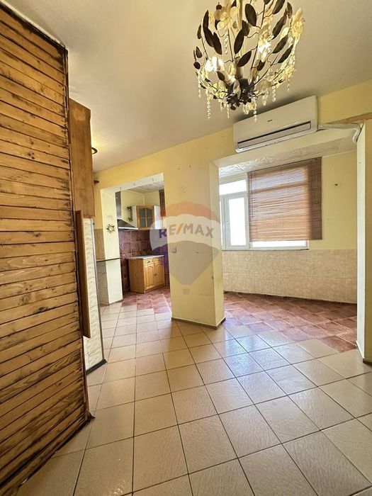 Продава се Тристаен апартамент в Варна, Цветен квартал - 87 кв.м за 1897 €/кв.м - Снимка #12