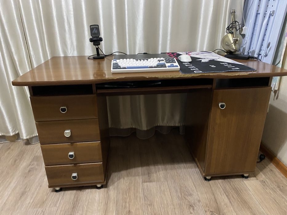 Рабочий стол в отличном состоянии