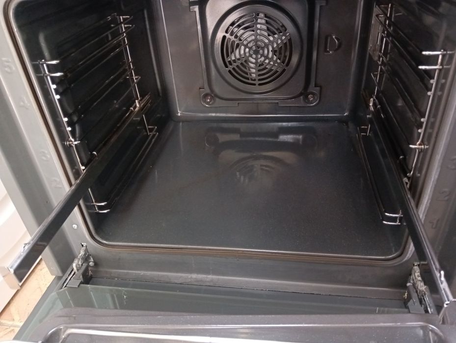 Иноксова свободно стояща печка с керамичен плот Gram 2 години гаранция