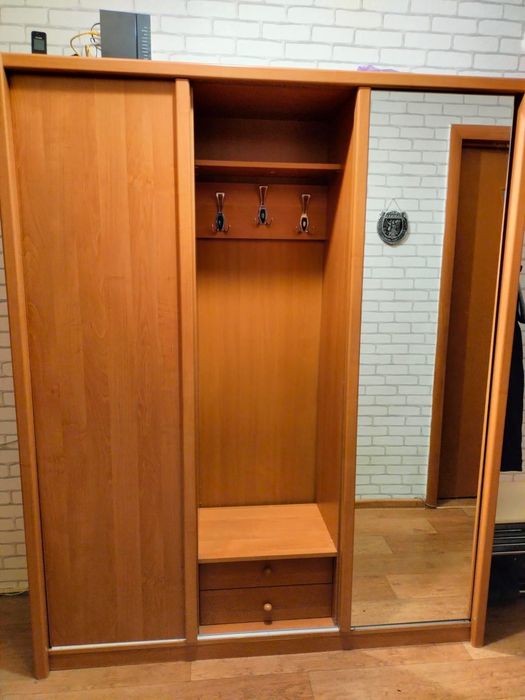 Продам шкаф в прихожую