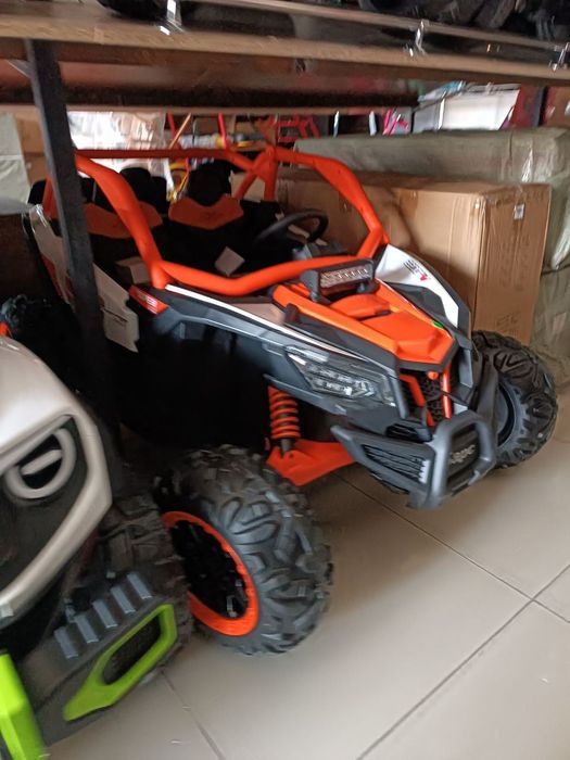 Детский электромобиль. 
-  внедорожник.