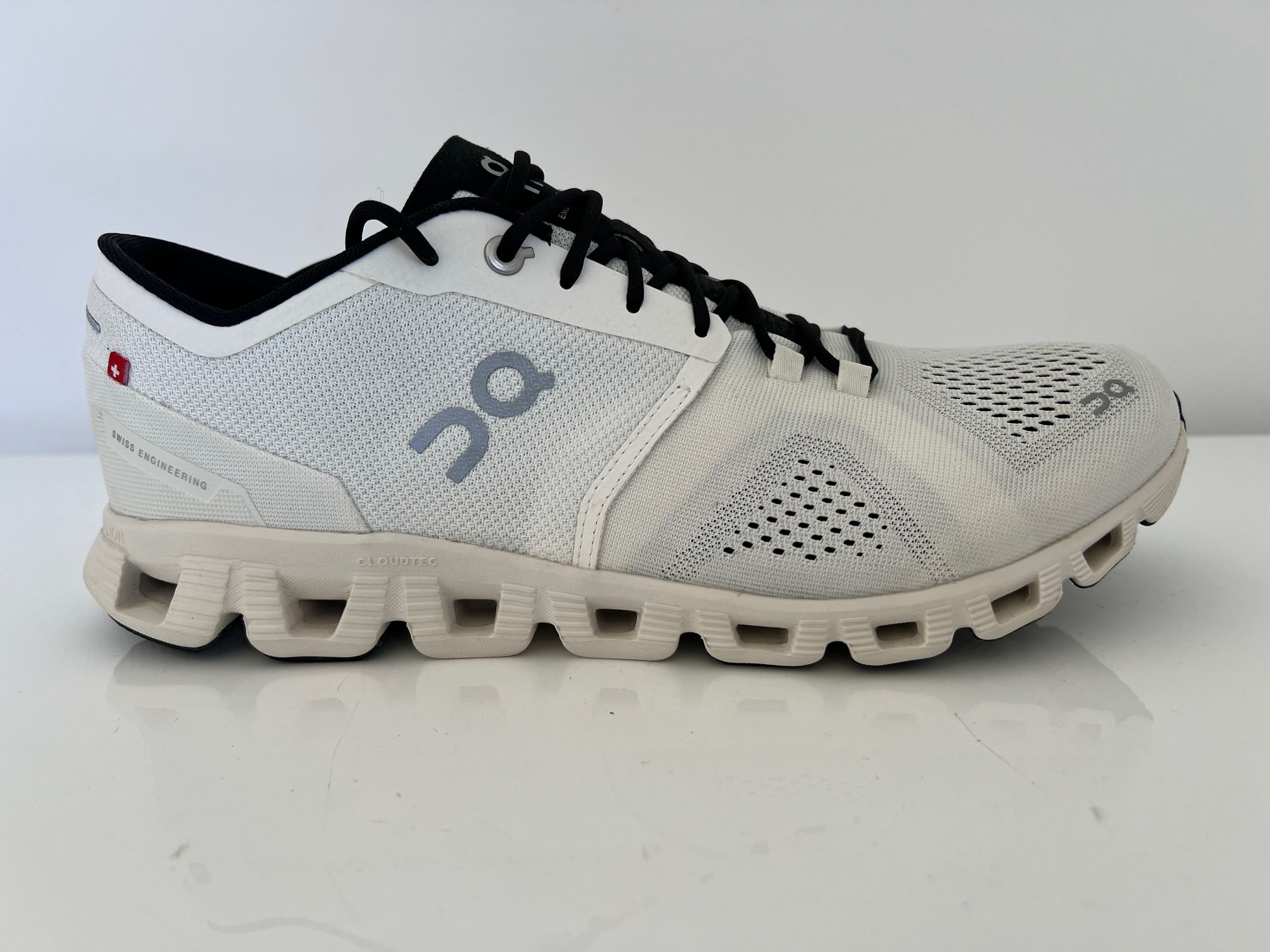 Sneakers On Running Cloud X 44
