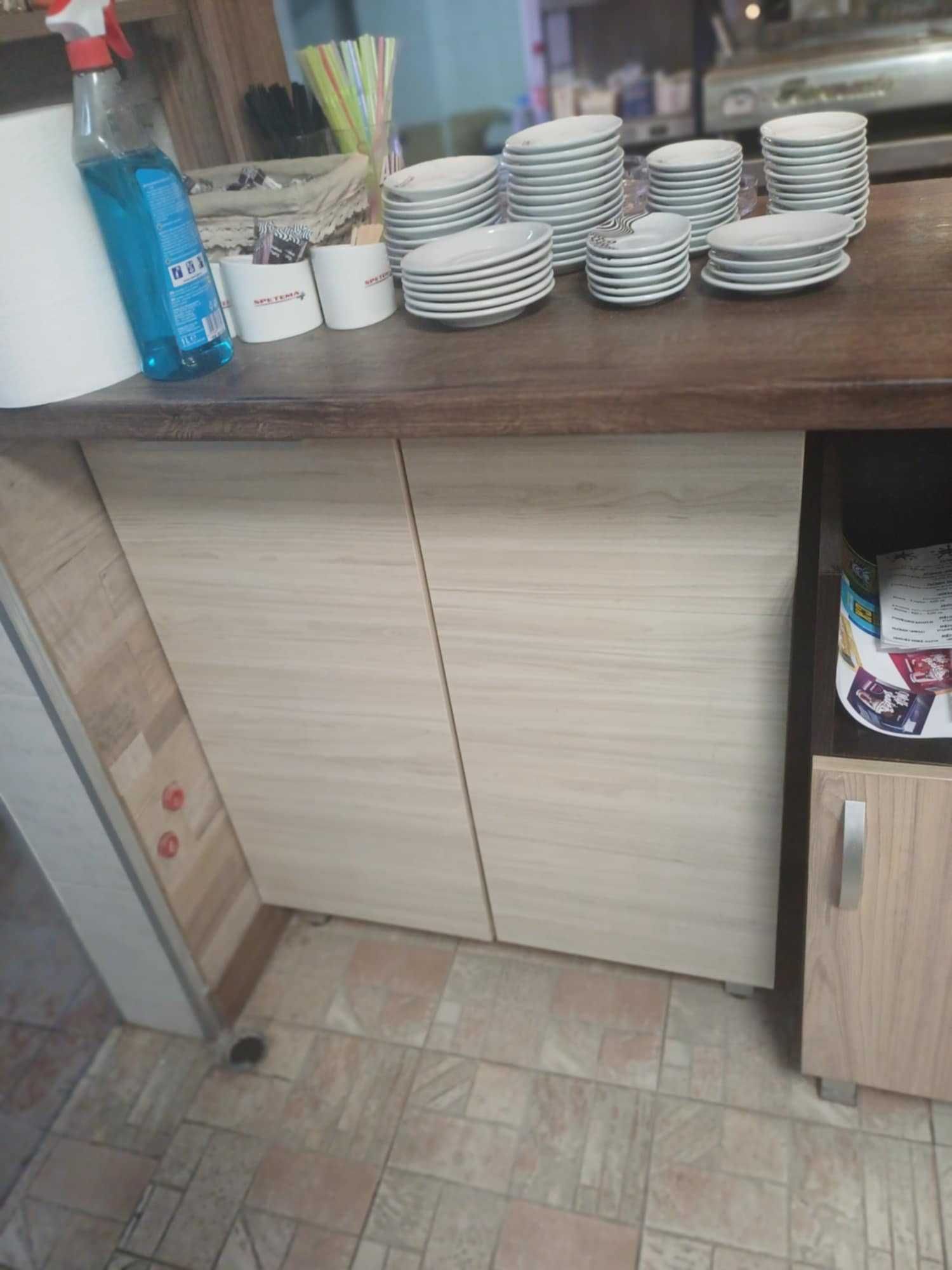 обзавеждане /шкафове за заведение /магазин