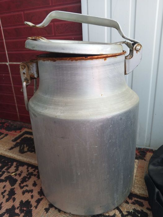 Antikuar qolinchalar va utyug  sotiladi