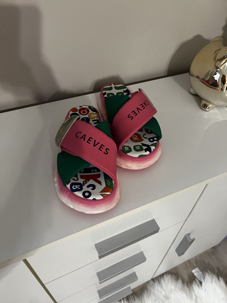 Дамски уникални чехли