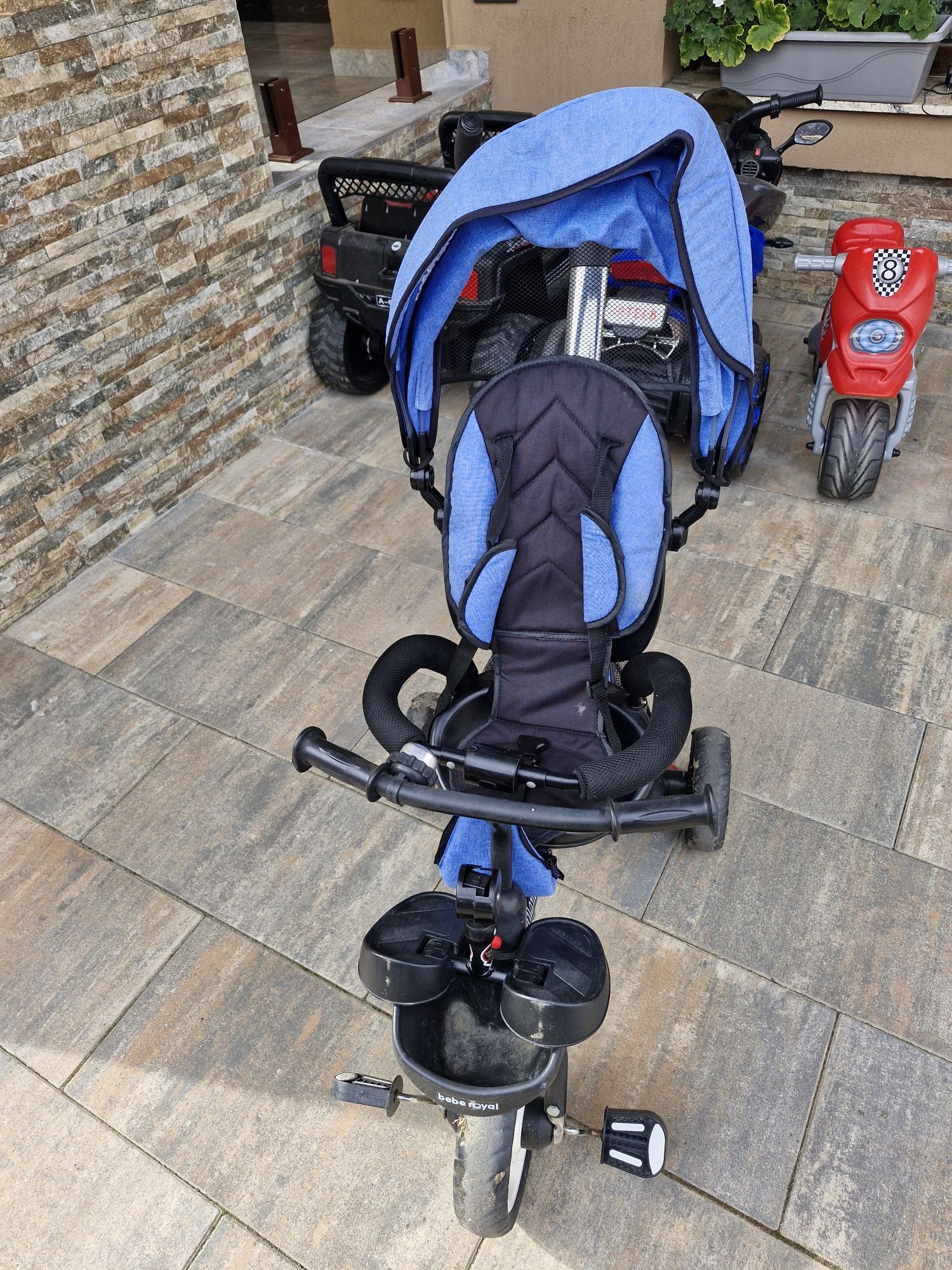 Vând tricicleta cu pelerina de ploaie pt copii  199 ron