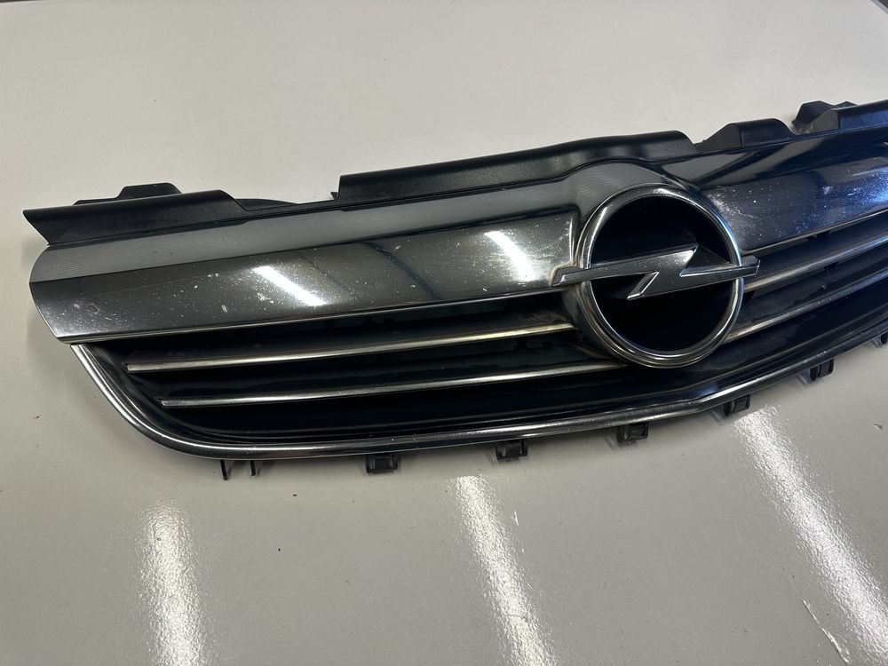 Решетка предна броня за Opel Zafira B