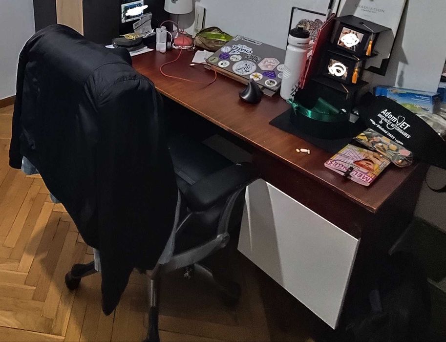 birou cu 2 sertare și 2 uși