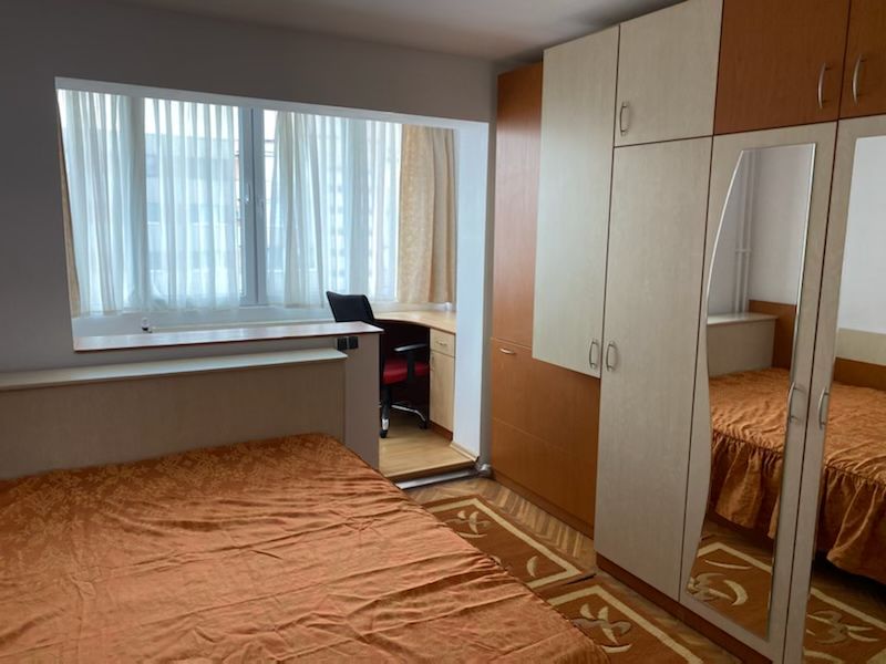 Apartament 3 camere semidecomandat cu parcare in Grigorescu
