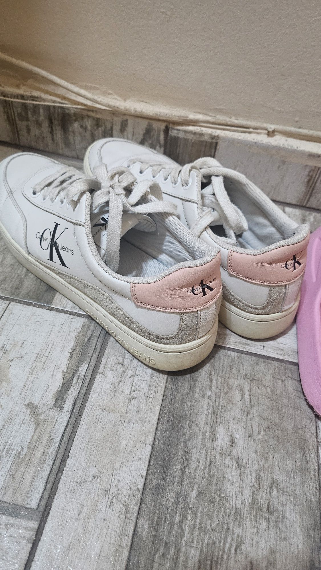 Бели кецове Calvin Klein