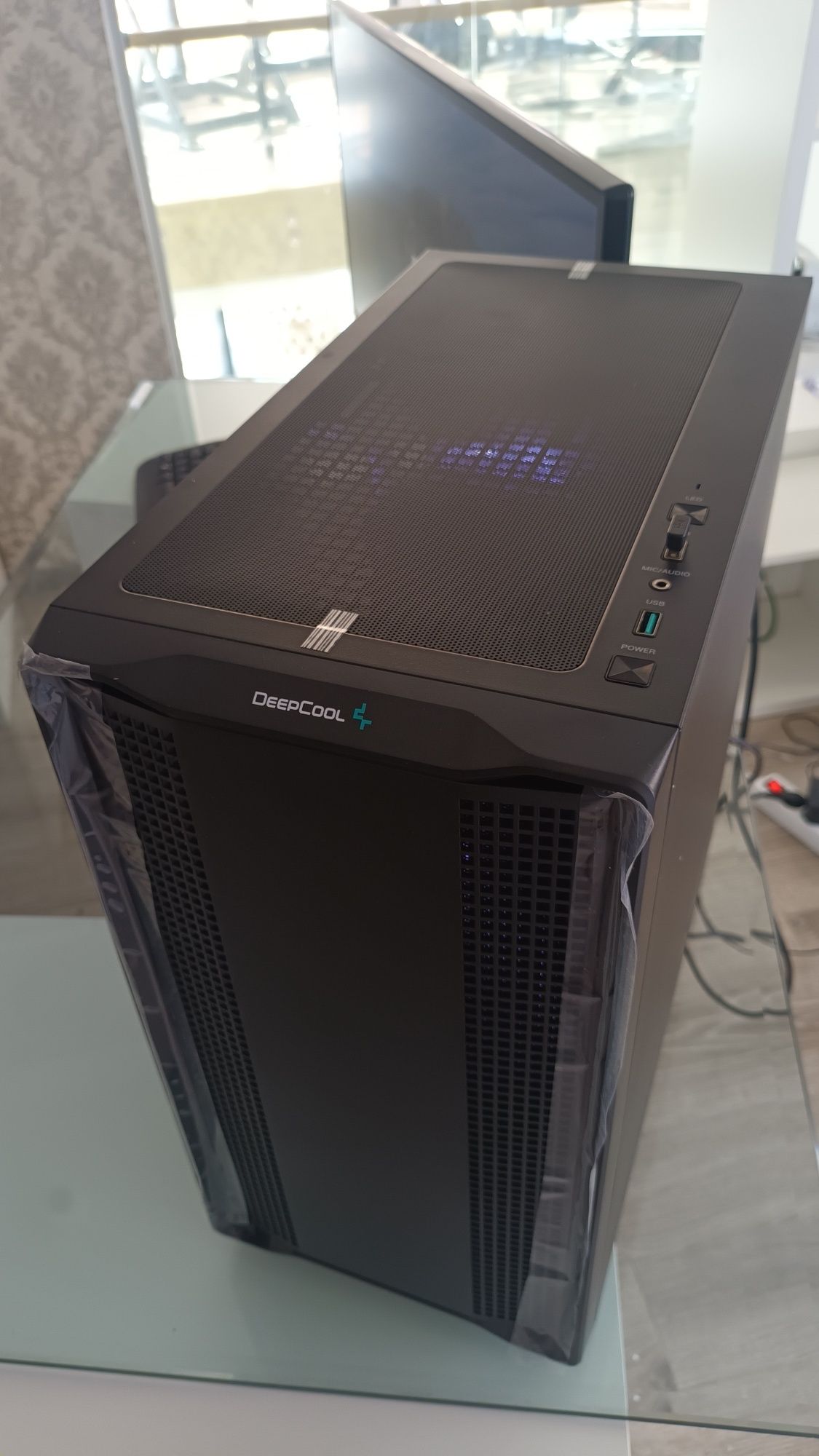 Vand PC I7 8700k 16gb Kingston DDR4 Carcasa Noua DeepCool