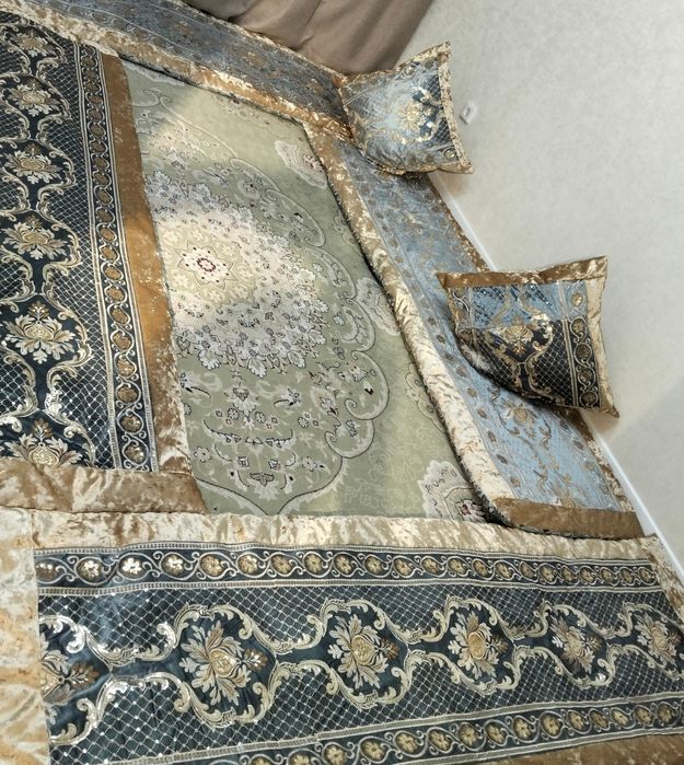 Продам 4 көрпе и две подушки