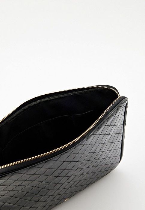 MANGO. Испания. Чёрный чехол  для ноутбука 13’