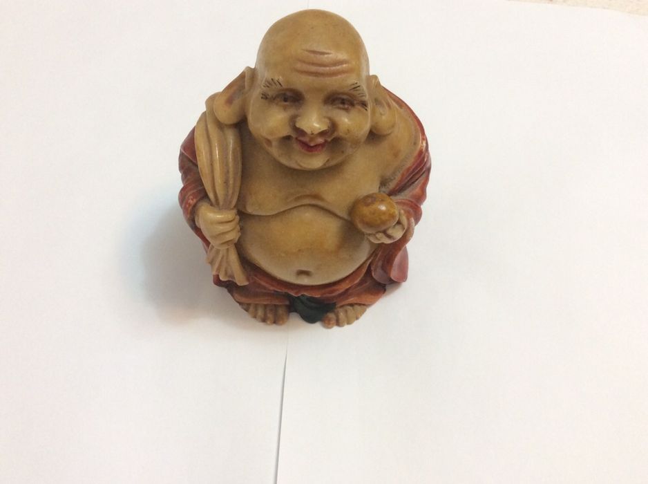 Statueta Buddha fericit si aducator de bogatie