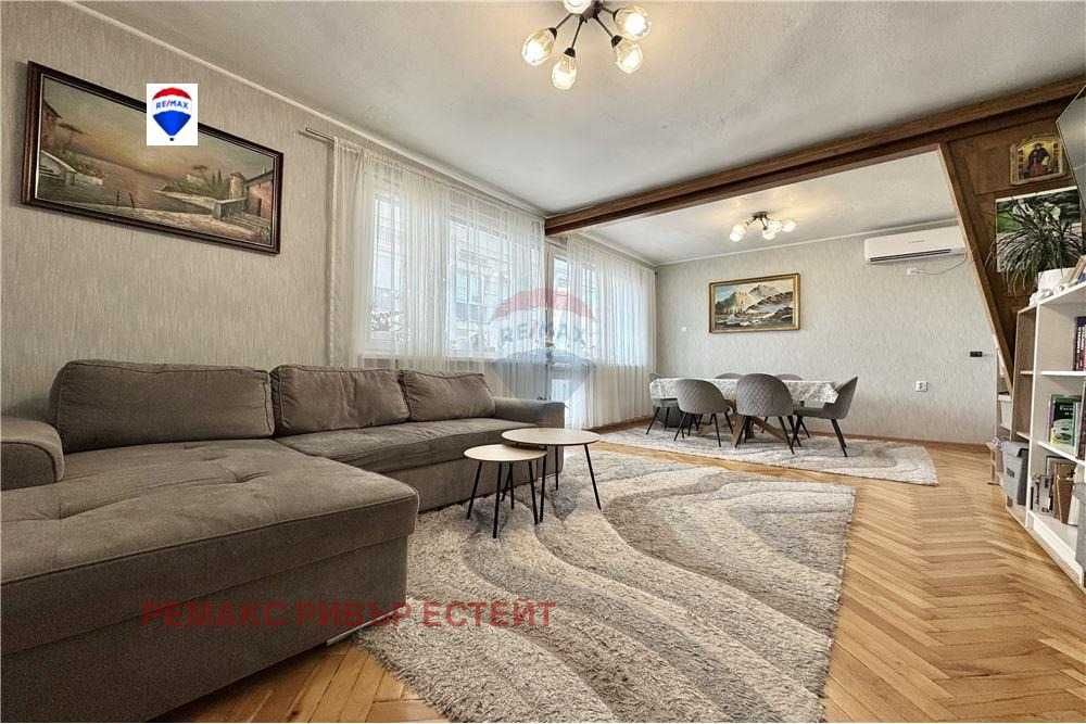 Тристаен апартамент за продажба кв. Широк център