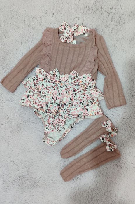 Красив комплект 9/12 месеца за момиче