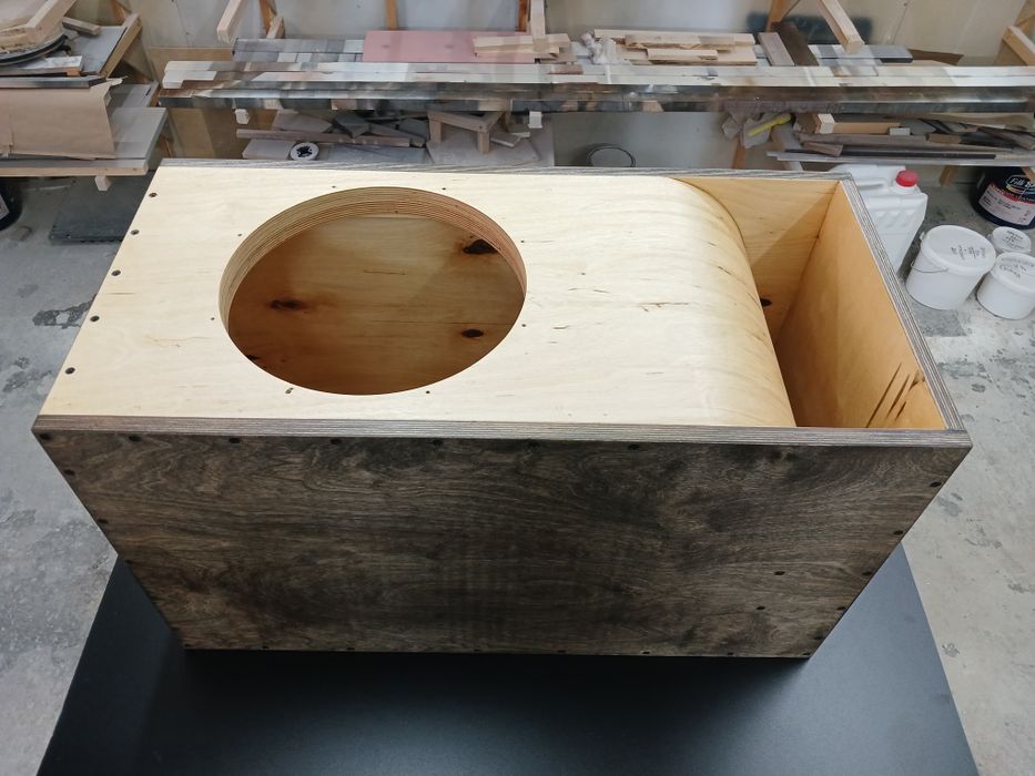 Продам расчетный короб для 12 дюймового сабвуфера(самбуфера)