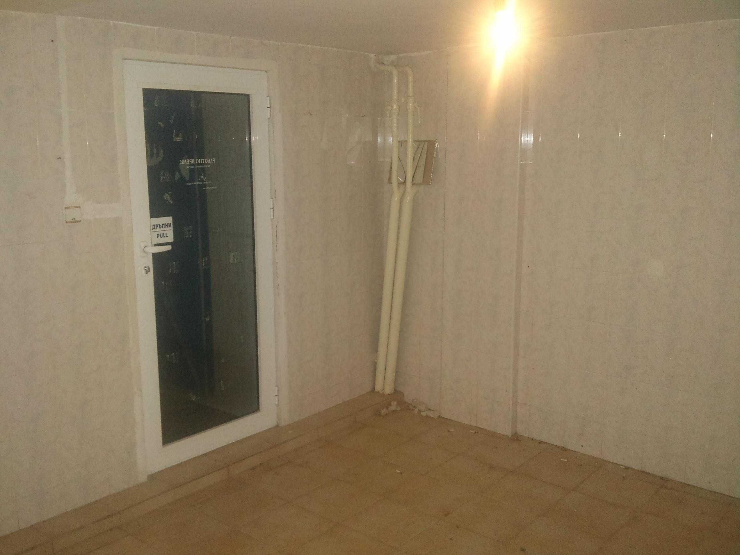 Мазе под наем с вход от улицата