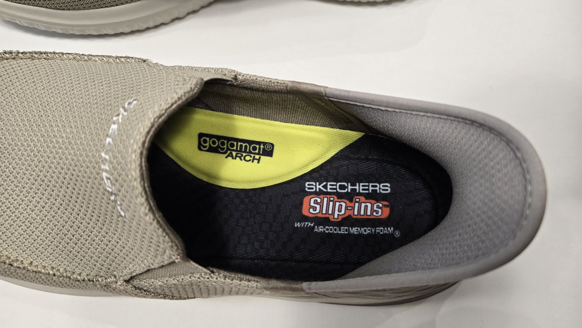 Нови обувки Skechers Slip-ins, светло бежови/сиви, размер 43