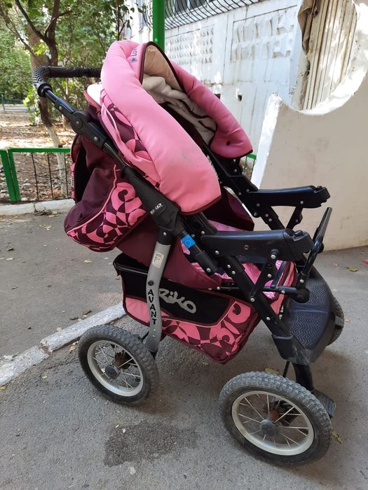 Продается коляска зима лето в хорошем состоянии с люлькой с ходунками