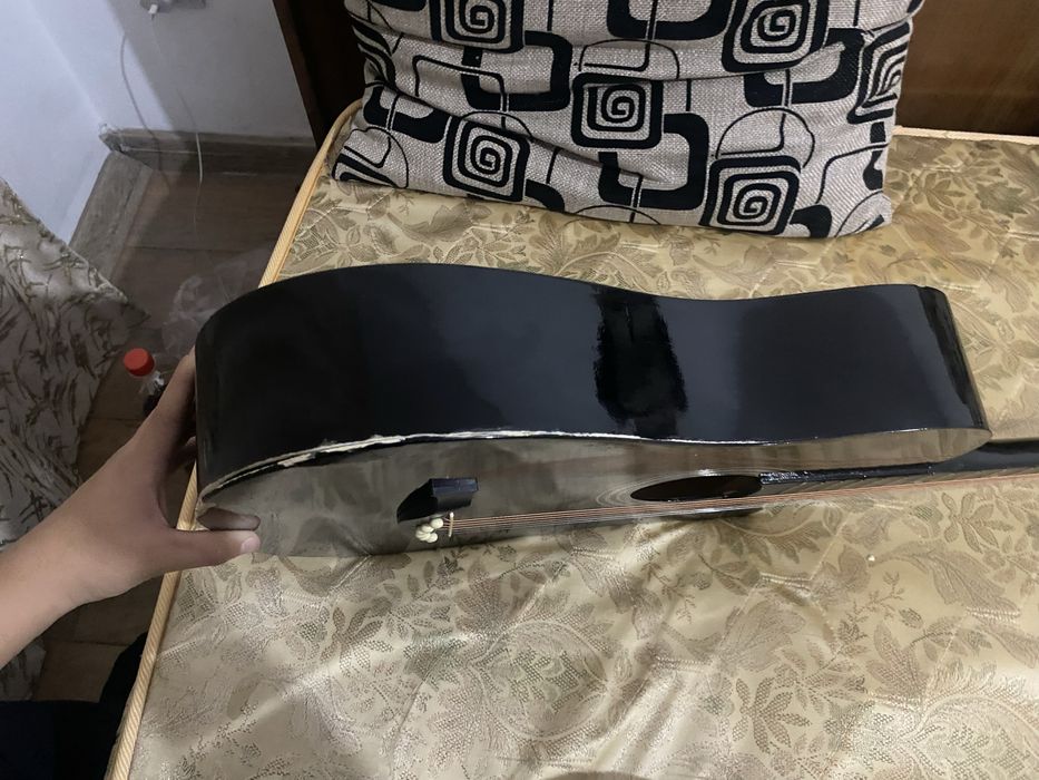 гитара  гарантия нету