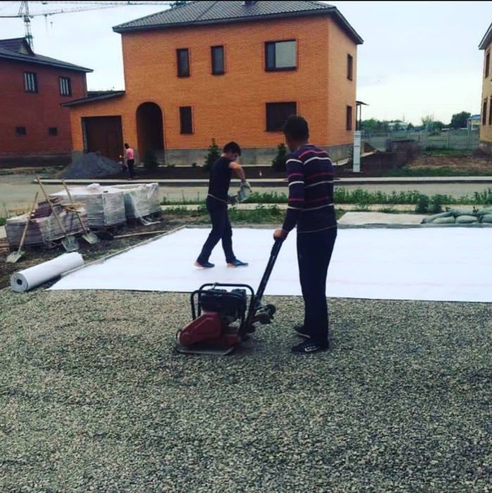 Укладка брусчатки бардюра поребрика