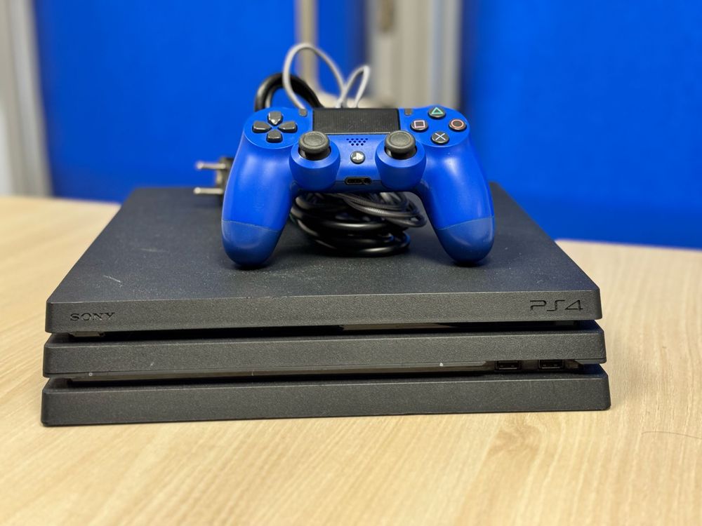 PLayStation 4 PRO Memorie 1Tb 1 joystick
