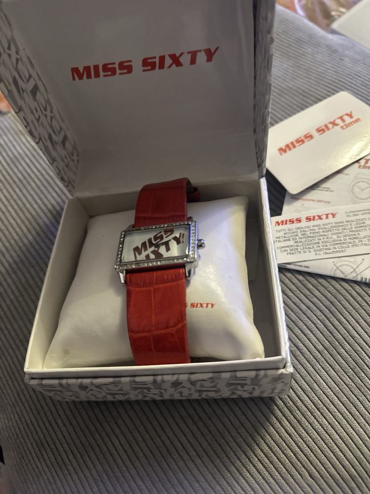 Орогинални часовници и Торбички GUESS