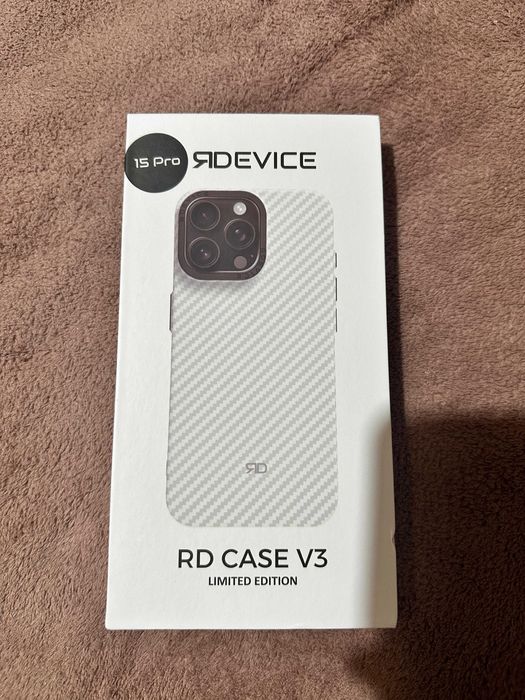 Husă Reborn Device pentru iPhone 15 Pro - Albă, Nouă