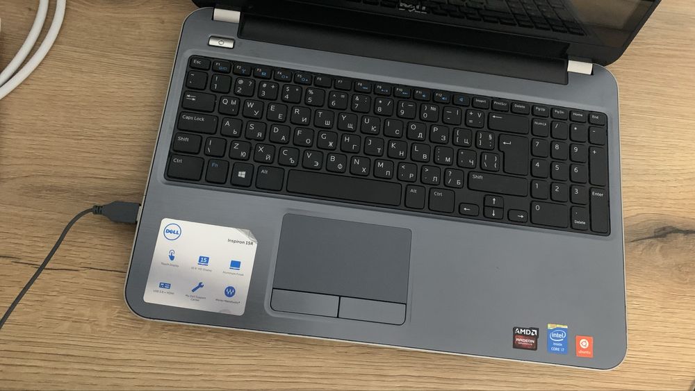 Лаптоп Delll Inspirion touchscreen