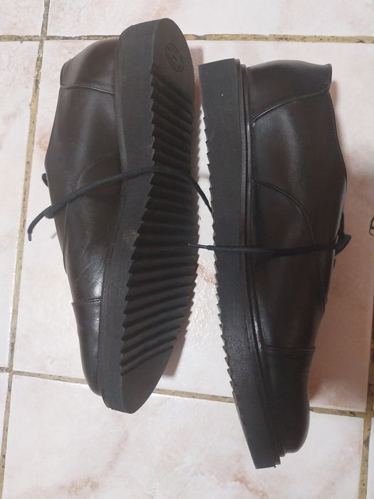 Pantofi noi din piele