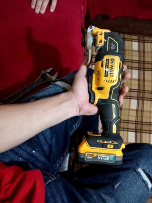 Multifunctionala Dewalt nou nout