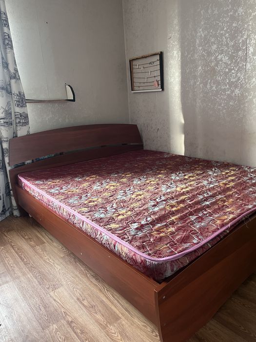 Кровать с матрасом 180*200