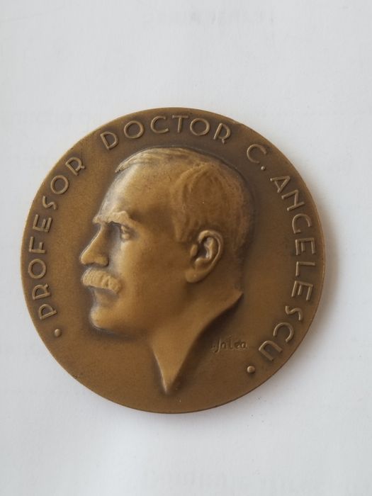 Medalie Doctor C Angelescu Creatorul Facultatii de Farmacie 1934 Jalea