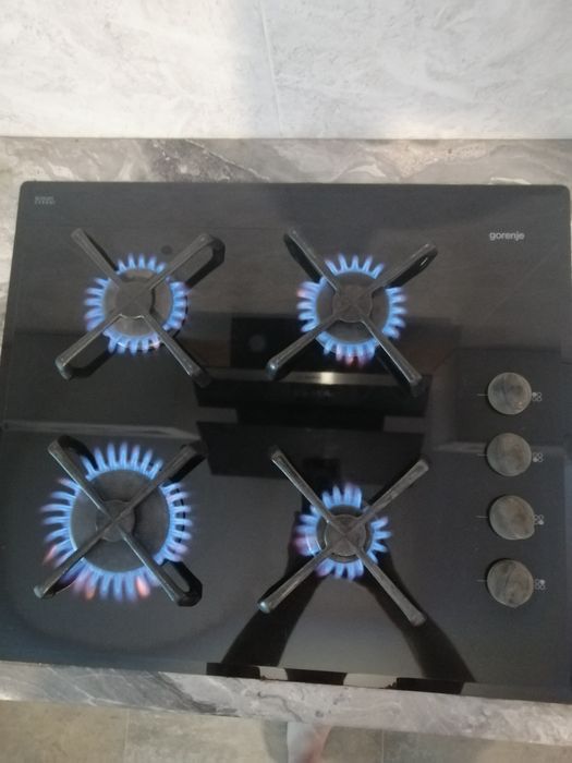 Варочная чёрная, стекляннаяповерхность