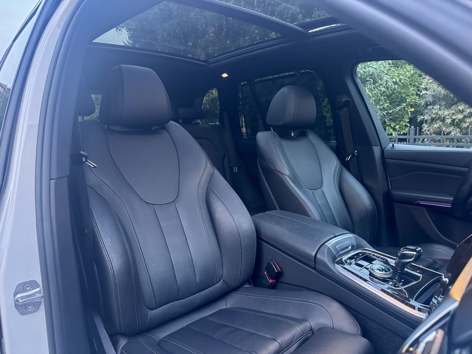 BMW X5. M. Paket. Int. -Ext.  SoftClose Panoramic Head up. Impecabil