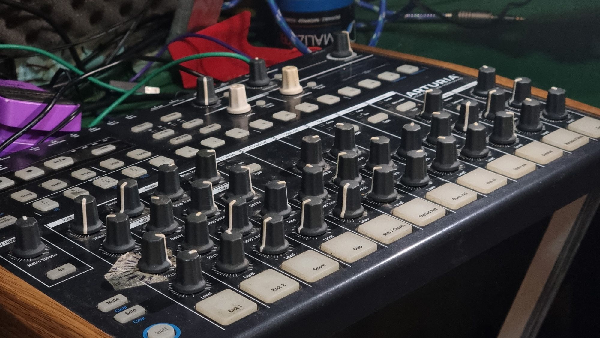 Analog drum machine - Arturia DrumBrute