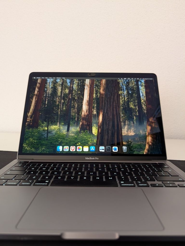 MacBook Pro M1 13" (Space Gray) 16GB - подарък чанта, 2 хъба и оригина