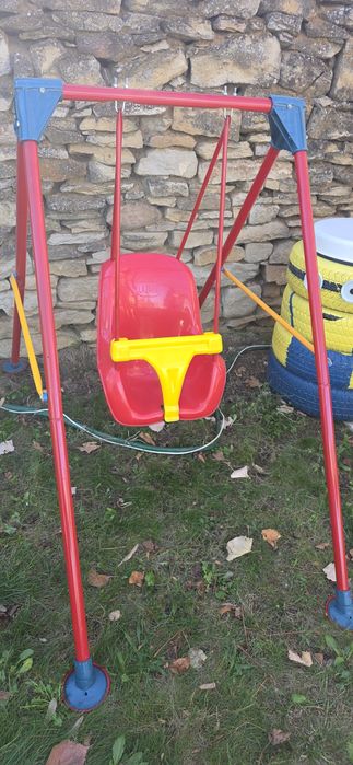 Детска люлка ,метална рамка, пластмасова седалка