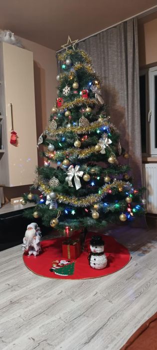 Pom de Crăciun artificial