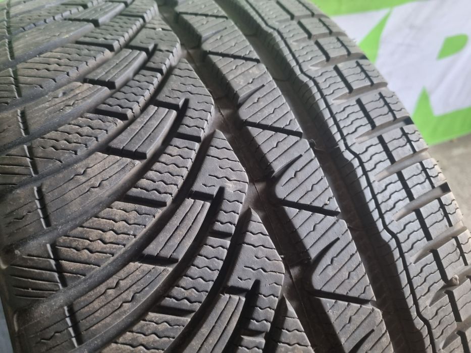 2 anvelope iarna Michelin 235 35 20 ca si noi