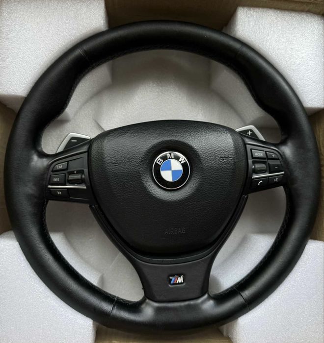 Оригинален м-ков волан с пера  BMW F10