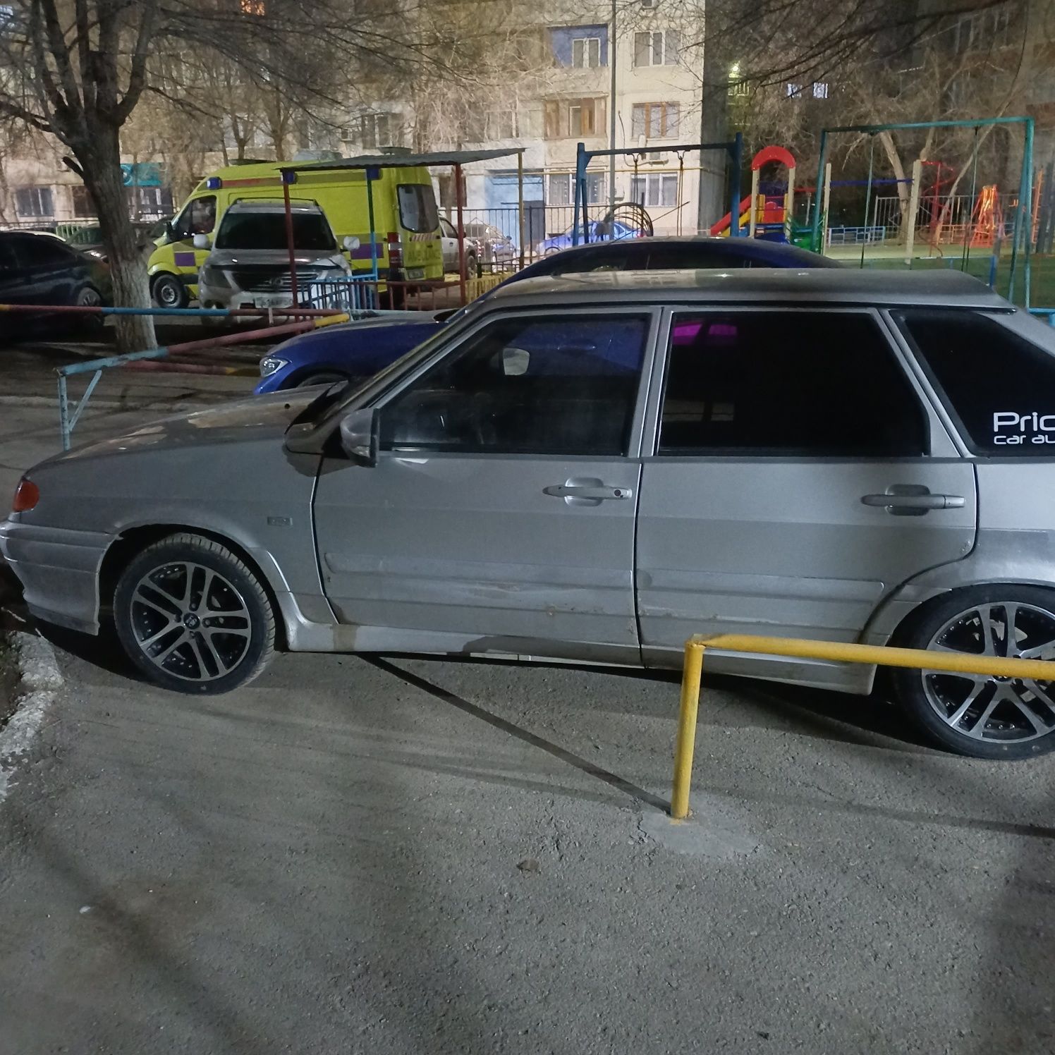 Продам  рельсы р 15 ,стоит нововая резина