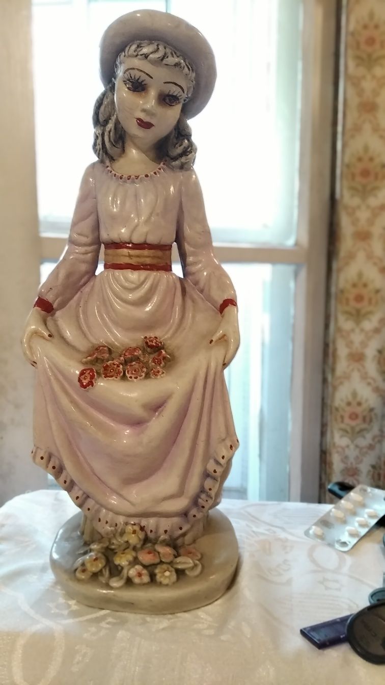 Vând statuete abanos portelanuri bibelouri sfesnice